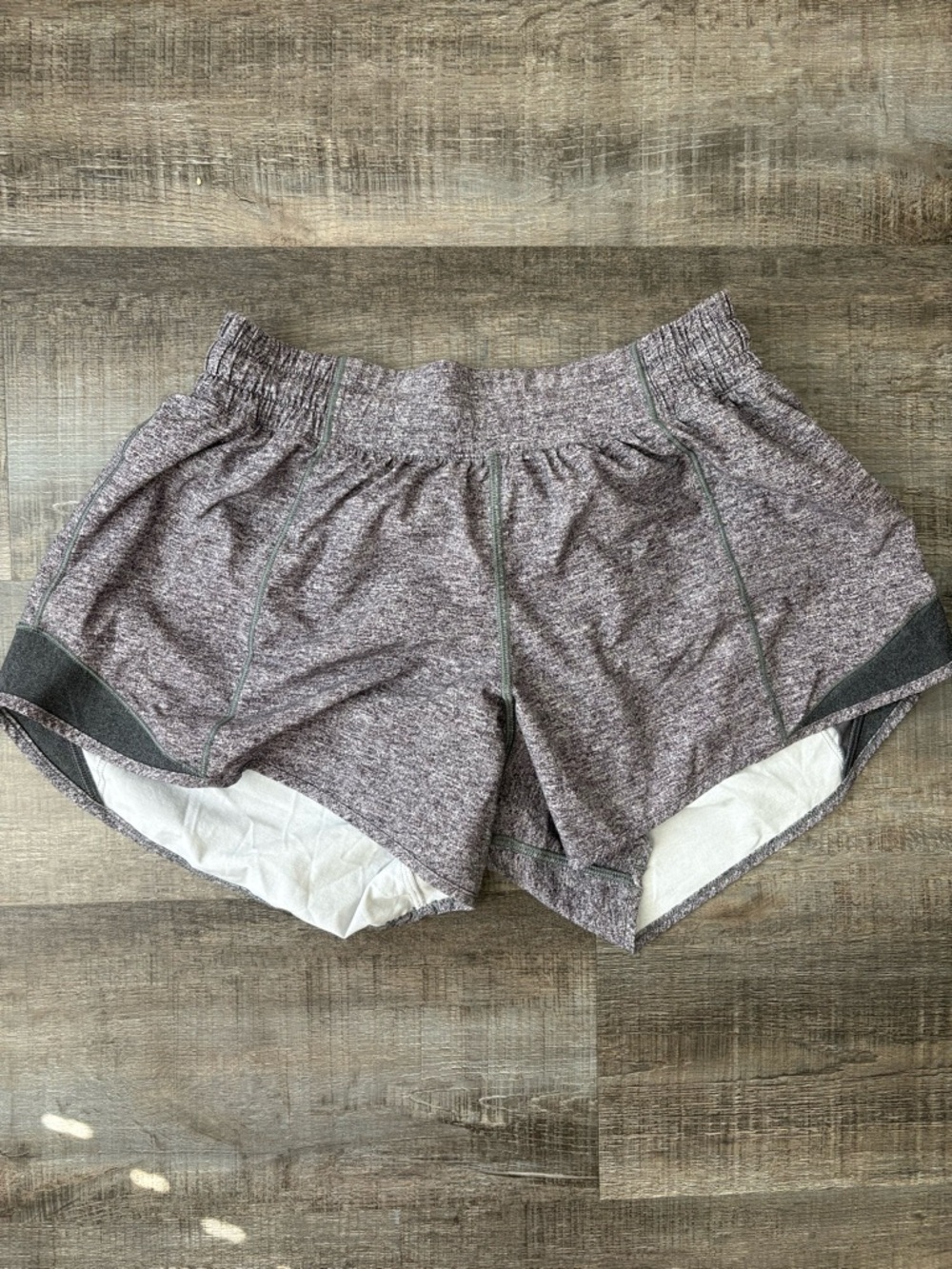 lululemon hotty hot 4” low rise running shorts